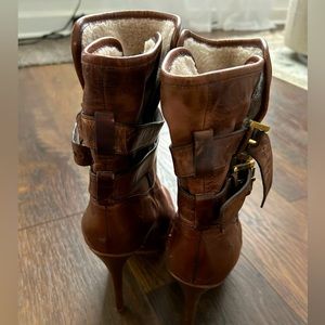Michael Kors leather heeled ankle boots lined with fur.